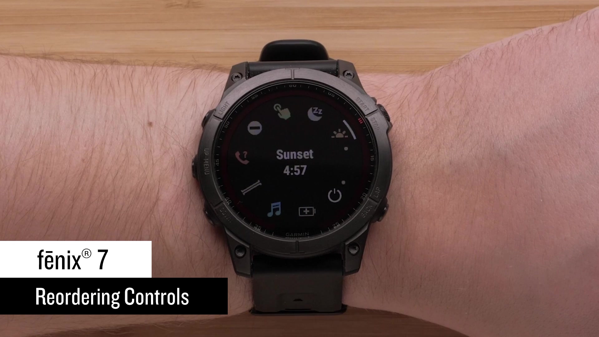 Il est possible de modifier l'ordre des contrôles ou d'en supprimer. Pour cela, maintenez enfoncé le bouton Menu pour accéder aux paramètres, puis sélectionnez « Réorganiser les contrôles ». Trouvez le contrôle que vous souhaitez déplacer, sélectionnez-le avec le bouton Start/Stop, puis utilisez les boutons Haut ou Bas pour ajuster sa position. Confirmez le nouvel emplacement avec le bouton Start/Stop. Répétez ces étapes pour organiser les contrôles selon vos préférences. Pour terminer, appuyez sur le bouton Retour pour revenir au menu principal.