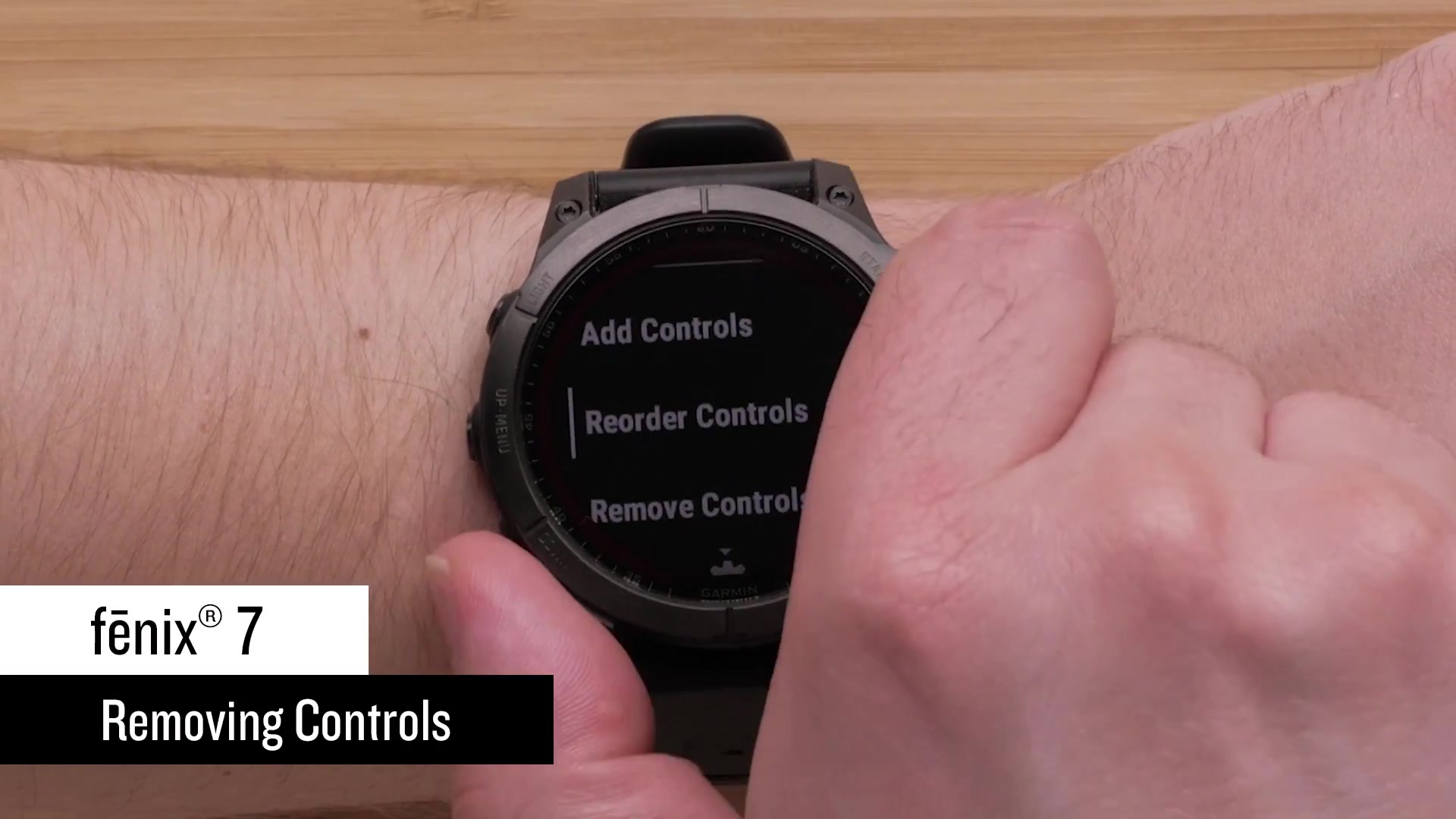 Si vous souhaitez retirer un contrôle, sélectionnez « Supprimer des contrôles » depuis le menu, trouvez le contrôle à éliminer et appuyez sur le bouton Start/Stop pour le retirer. Vous pouvez répéter ce processus pour supprimer d'autres contrôles si nécessaire. Pour quitter, maintenez le bouton Retour enfoncé pour revenir à l'affichage de l'heure.