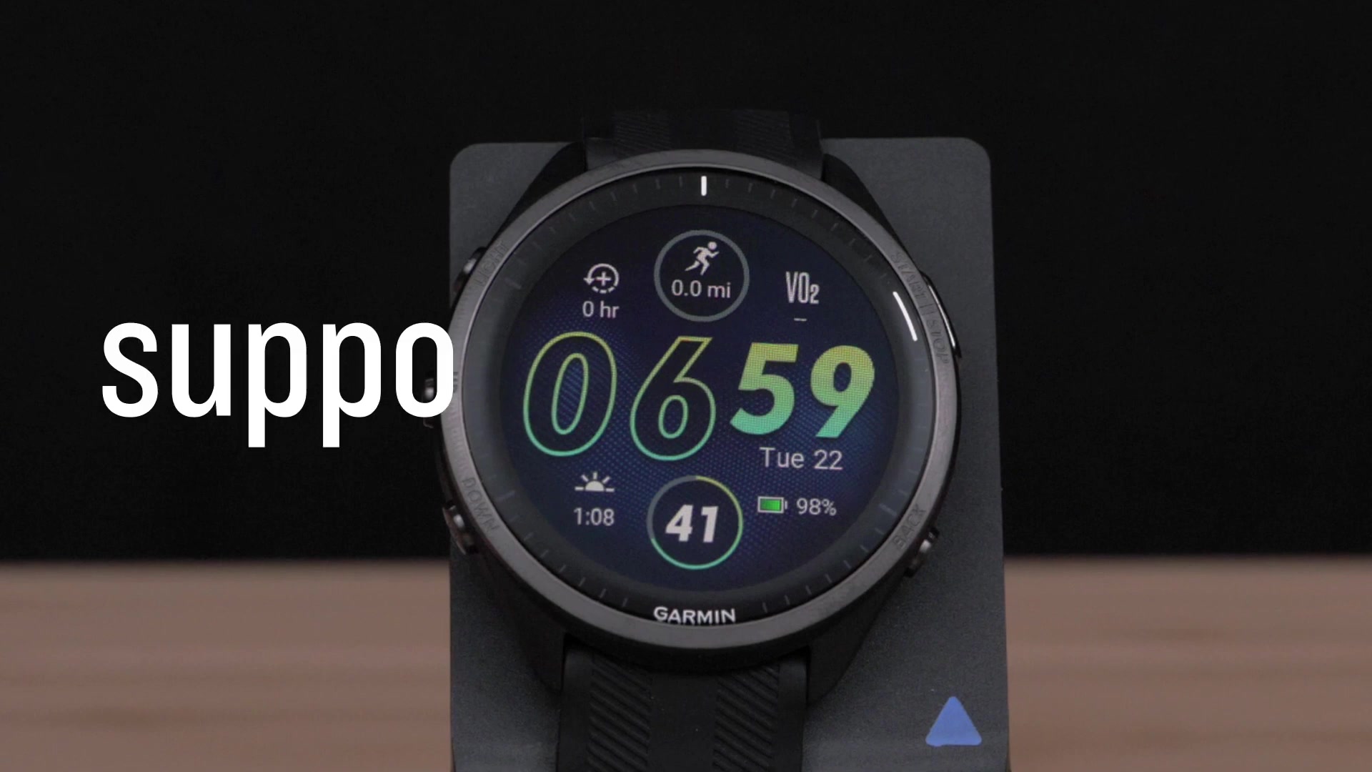 Avec la montre intelligente Forerunner® 965, vous disposez de l'outil parfait pour surpasser la concurrence. Pour plus d'informations sur l'utilisation de votre montre, visitez support.garmin.com.