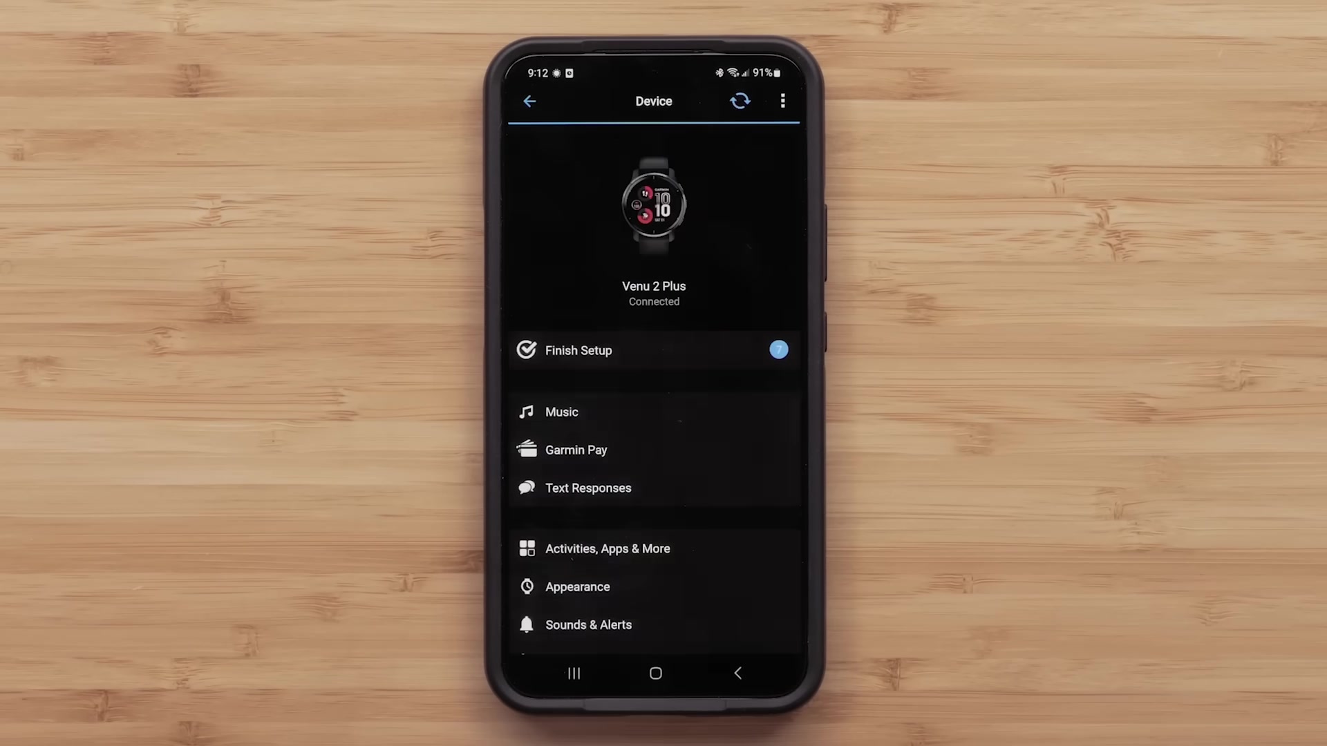 Une fois votre montre jumelée à votre smartphone, ouvrez l'application Garmin Connect et sélectionnez l'image de votre appareil. Si vous avez plusieurs appareils couplés, choisissez celui que vous souhaitez configurer pour l'ECG. Suivez les étapes pour terminer la configuration et activer la vérification en deux étapes, nécessaire pour consulter vos enregistrements ECG dans Garmin Connect.